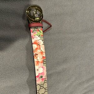 Gucci women’s floral belt